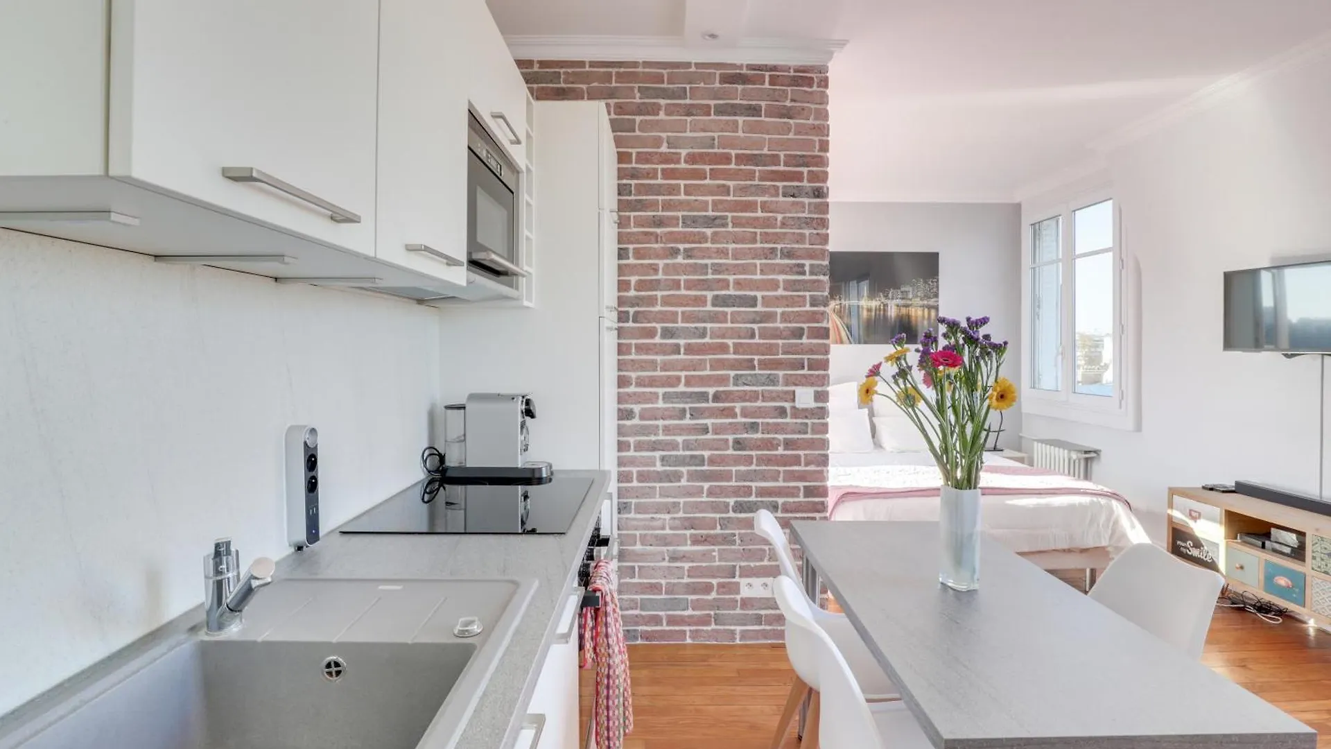 Homestay Eiffel Tower View And Terrace Apartment Paris